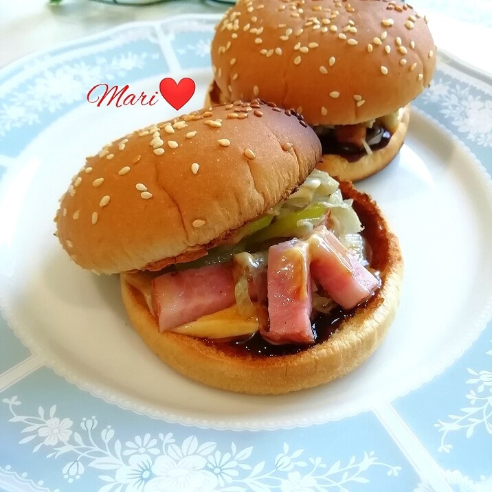 きのこベーコンの和風ハンバーガー